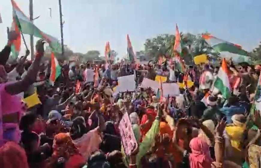 श्री सीमेंट परियोजना पर बवाल: 200+ ट्रैक्टरों के साथ SDM ऑफिस पहुंचे हजारों ग्रामीण, जनसुनवाई रद्द की मांग तेज