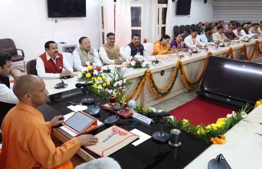 फर्जी वोटिंग अलर्ट: अलीगढ़-मुजफ्फरनगर पर CM योगी की सख्त नजर, जनप्रतिनिधियों संग हाईलेवल बैठक
