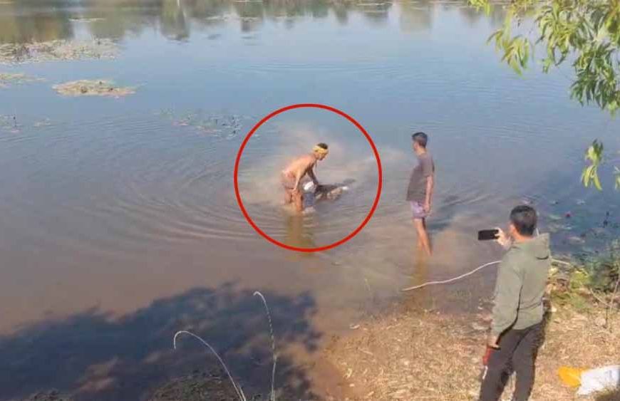 बांध में युवक की शवावस्था: शरीर पर बंधा पत्थर, इलाके में मची सनसनी