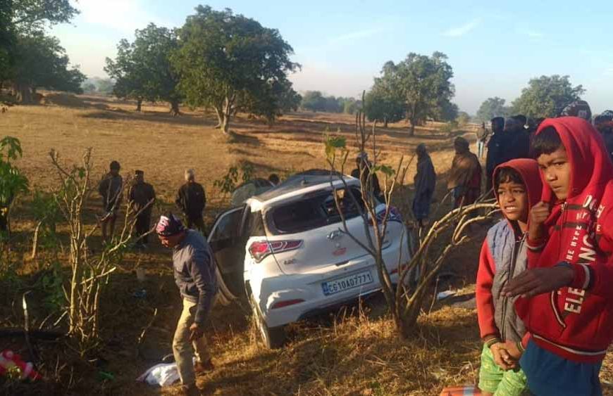 तेज रफ्तार कार ट्रेलर से भिड़ी, एक ही गांव के 5 लोगों की दर्दनाक मौत