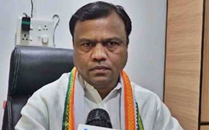 पीसीसी चीफ दीपक बैज का ताजा हमला: लोकतांत्रिक धरने पर लाठियां बरसाना गलत
