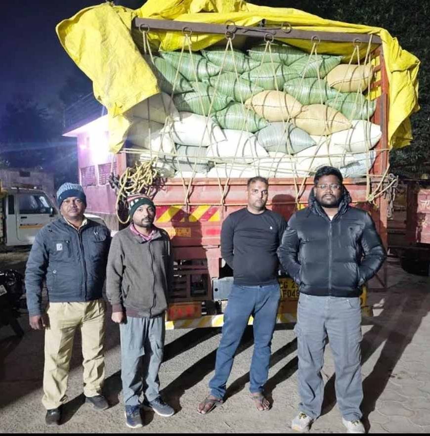बलरामपुर में बड़ी कार्रवाई: यूपी से आ रहे अवैध धान से भरा ट्रक जब्त, 400 बोरी बरामद