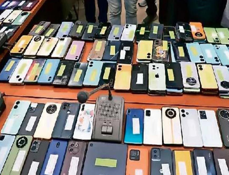 ग्वालियर पुलिस ने 1.82 करोड़ के 736 मोबाइल वापस कर लोगों की मुस्कान लौटाई