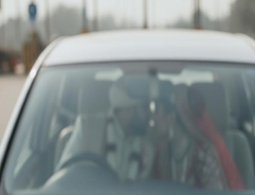 टोल प्लाजा पर दूल्हे ने दुल्हन को किया किस, CCTV वीडियो के जरिए मैनेजर ने शुरू की ब्लैकमेलिंग