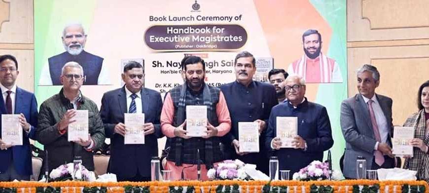 लेखक की साधना समाज का आईना: CM ने नायब सैनी की एग्जीक्यूटिव मजिस्ट्रेट्स बुक का किया विमोचन