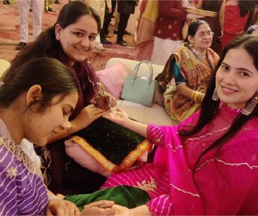 किसकी मेहंदी में पहुंचीं थीं जया किशोरी?, मेहंदी लगाए नजर आईं, तेजी से तस्वीर हो रही वायरल