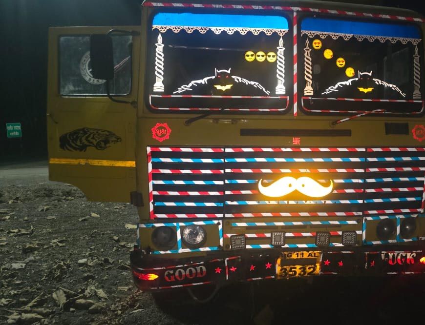 रायपुर : अवैध खनन और परिवहन पर जिला प्रशासन की सख्त कार्रवाई, 5 वाहन जब्त