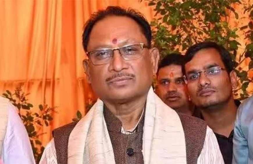 मुख्यमंत्री विष्णुदेव साय ने अमर शहीद वीर नारायण सिंह के बलिदान दिवस पर किया नमन