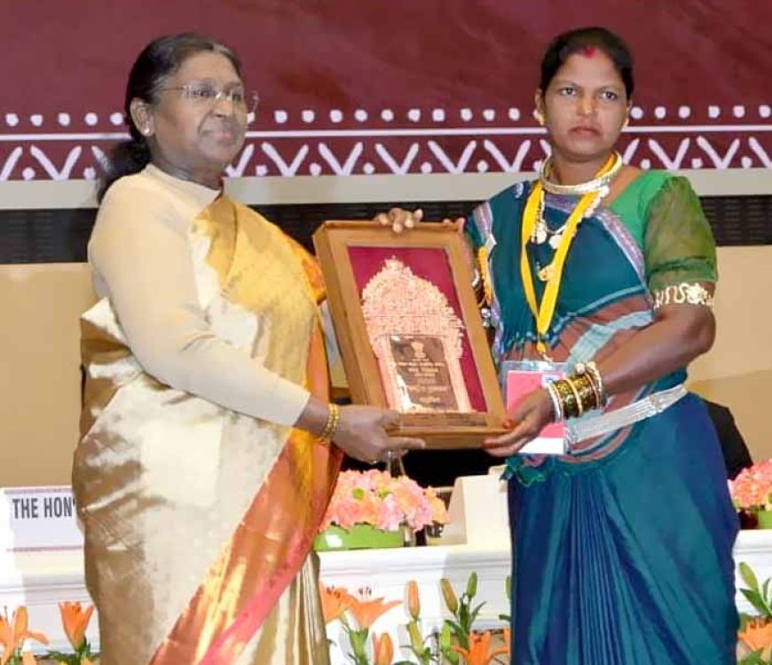छत्तीसगढ़ का गर्व: हीराबाई झरेका बघेल को राष्ट्रपति द्रौपदी मुर्मु ने दिया राष्ट्रीय हस्तशिल्प पुरस्कार