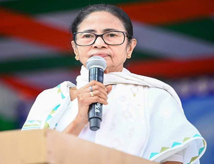 ममता बनर्जी का केंद्र पर हमला: मनरेगा की नई शर्तों को बताया ‘अनुचित’