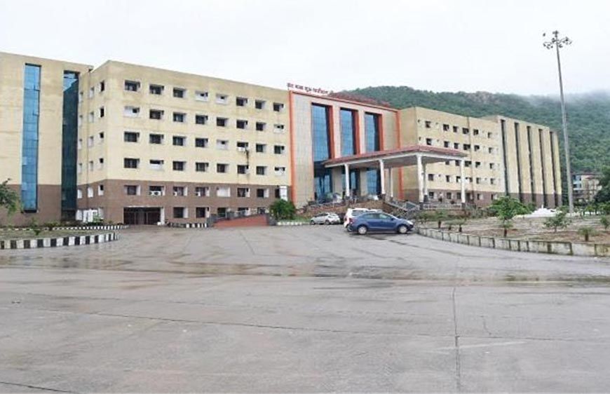 रायगढ़ मेडिकल कॉलेज में मरीजों के लिए न्यूरोसर्जन, यूरो सर्जन और नेफ्रोलॉजी डॉक्टर की सुविधा शुरू