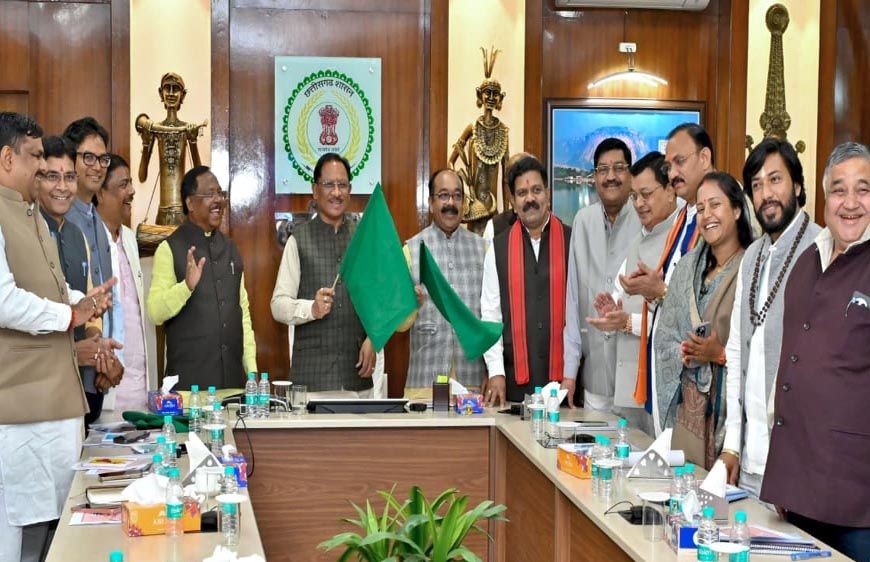 रायपुर : मुख्यमंत्री ग्रामीण बस योजना का दूसरा चरण शुरू, 180 नए गांव जुड़े बस सुविधा से