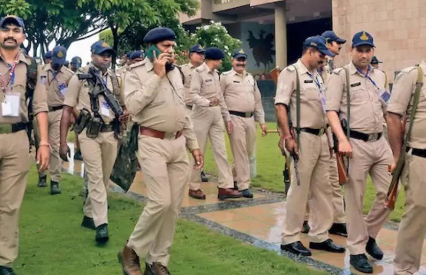 MP पुलिस में बड़ा बदलाव: वर्दी पहनकर सोशल मीडिया पर 'हीरो' बनने की अब नहीं होगी इजाजत, DGP की नई SOP लागू