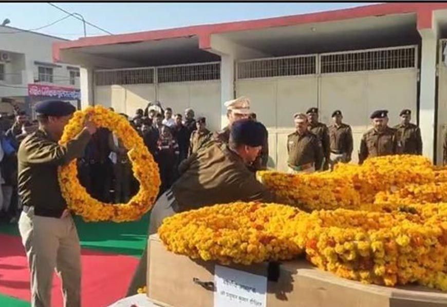 मुरैना और भिंड में 4 पुलिसकर्मियों का अंतिम संस्कार, सड़क हादसे में गई थी जान, परिजनों का रो-रोकर बुरा हाल