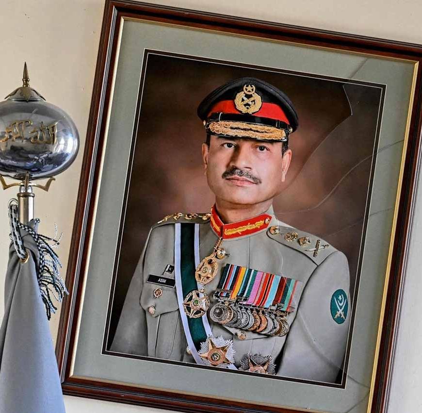 'आसिम मुनीर' के नाम पर KP विधानसभा में हंगामा, पाकिस्तान सेना को मिली कड़ी नसीहत