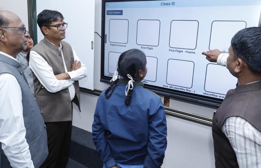 रायपुर : तनाव मुक्त होकर स्वस्थ मन से पढ़ाई करें - वित्तमंत्री श्री ओ.पी.चौधरी