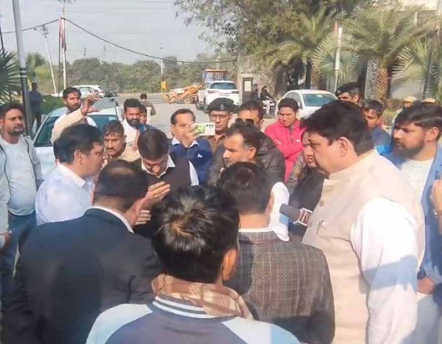 कांग्रेस नेता के फार्महाउस पर बुलडोज़र की कार्रवाई, दिवान का आरोप— ‘साफ़ राजनीति का खेल’