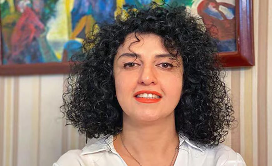 ईरान में फिर अरेस्ट हुई नोबेल विजेता नरगिस मोहम्मदी, वकील की शोक सभा में जाने पर खामेनेई शासन की नाराजगी