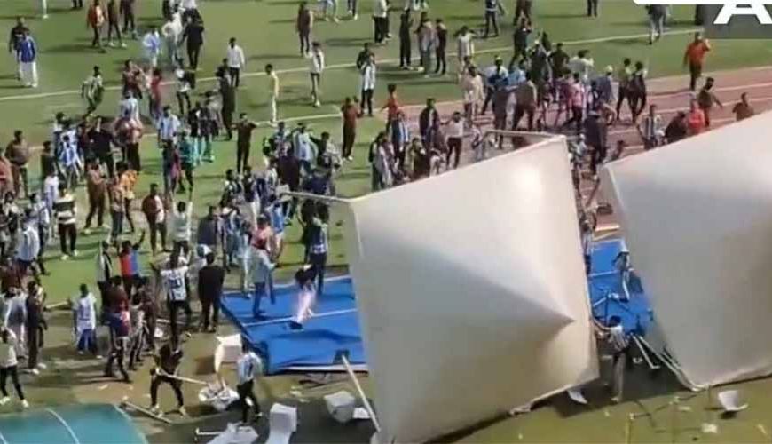 सॉल्ट लेक स्टेडियम में हंगामा: सिर्फ 10 मिनट दिखे लियोनेल मेसी, भड़के फैंस ने मचाया तांडव