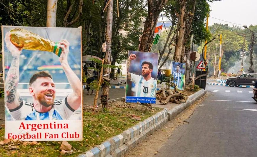 लियोनेल मेसी पहुंचे भारत, कोलकाता में हजारों लोगों ने आधी रात को किया सुपरस्टार का शानदार स्वागत