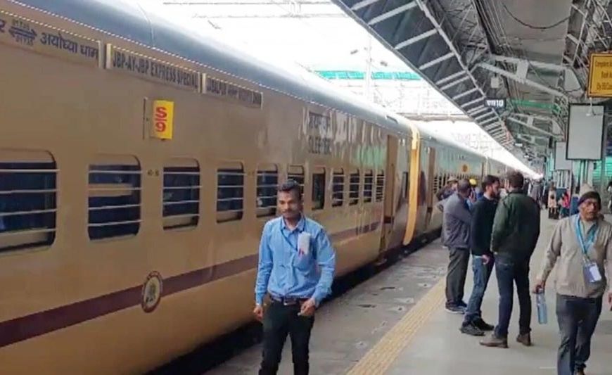 आठ माह में गंदगी फ़ैलाने वालों से रेलवे ने 24 लाख 82 हजार से अधिक का जुर्माना वसूला