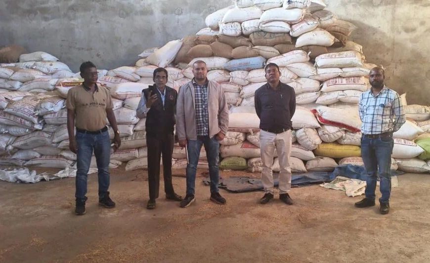 महासमुंद : अवैध धान भंडारण एवं परिवहन पर बड़ी कार्रवाई, 4 प्रकरणों में 2112 कट्टा धान जब्त