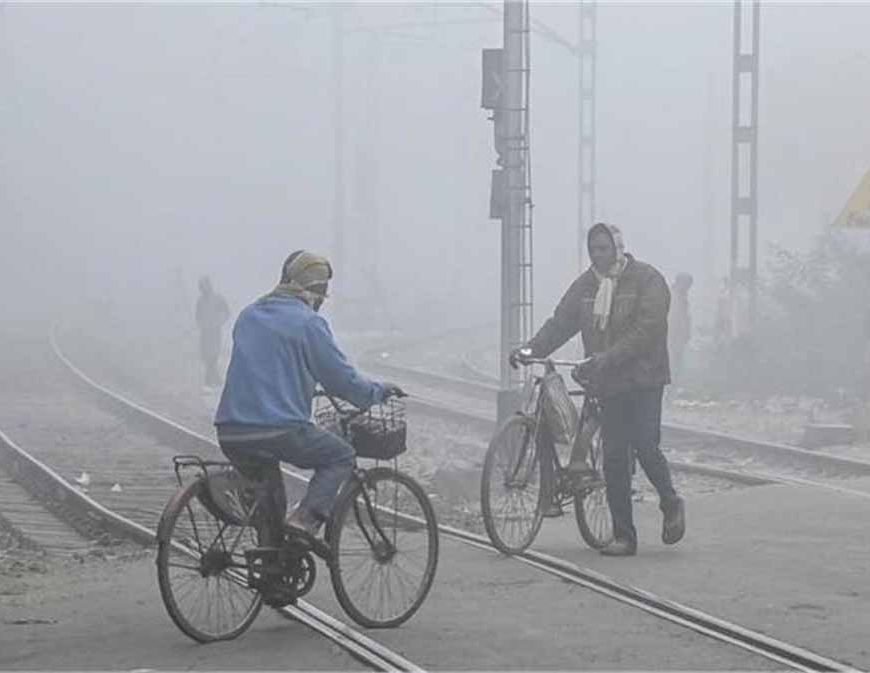 कड़ाके की ठंड का कहर, घने कोहरे में ठहरी जनजीवन की रफ्तार