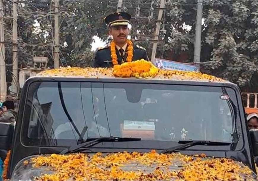 लेफ्टिनेंट बनकर रेवाड़ी पहुंचे बादल यादव का हुआ भव्य स्वागत, मां बोली- मुझे मेरे बेटे पर गर्व