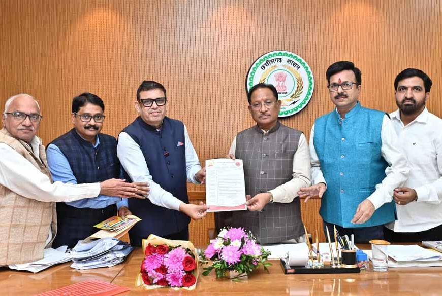 मुख्यमंत्री से CAIT प्रतिनिधियों की सौजन्य मुलाकात, स्वदेशी संकल्प यात्रा में शामिल होने का दिया आमंत्रण