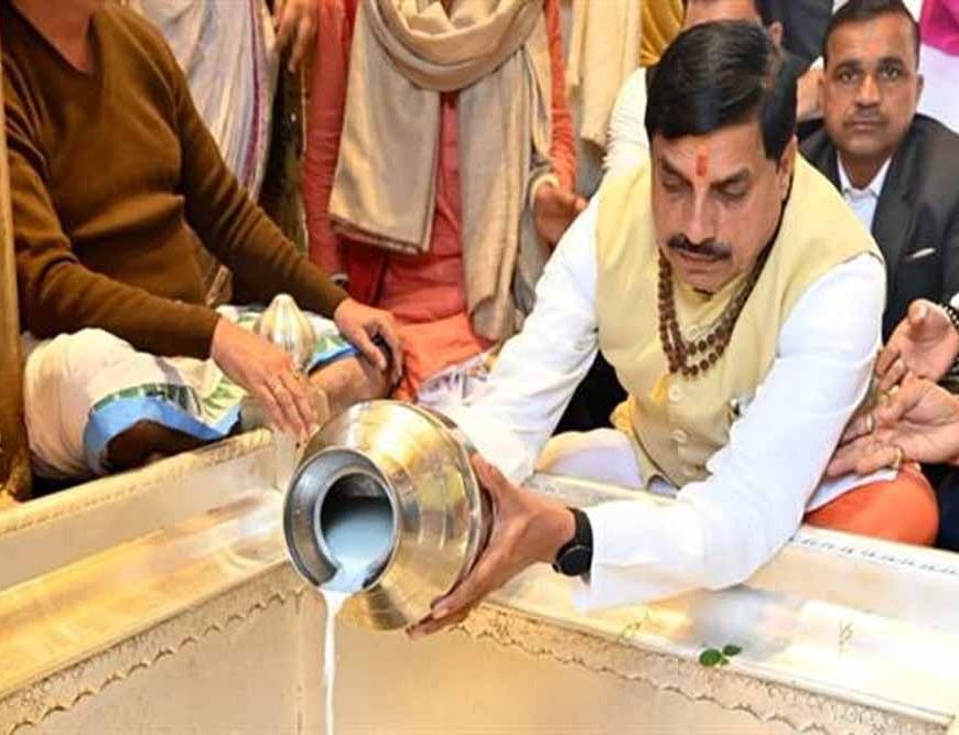 मुख्यमंत्री डॉ. यादव ने काशी विश्वनाथ मंदिर में किए दर्शन