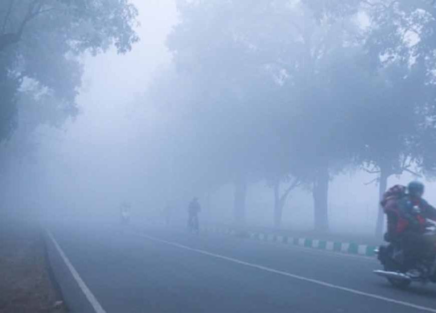 कोहरे ने ढके राजधानी समेत 38 जिले, मौसम विभाग ने जारी किया अलर्ट