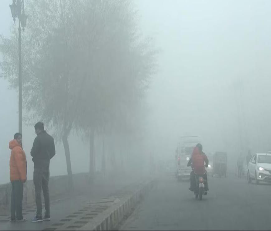 मध्यप्रदेश में शीतलहर का असर: भोपाल-ग्वालियर समेत 22 जिलों में घना कोहरा, ट्रेनों और फ्लाइट में देरी