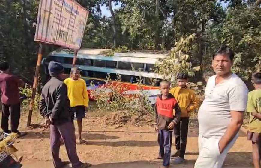 तिरुपति जा रही दर्शनार्थियों से भरी बस हादसे का शिकार, एक यात्री की मौत