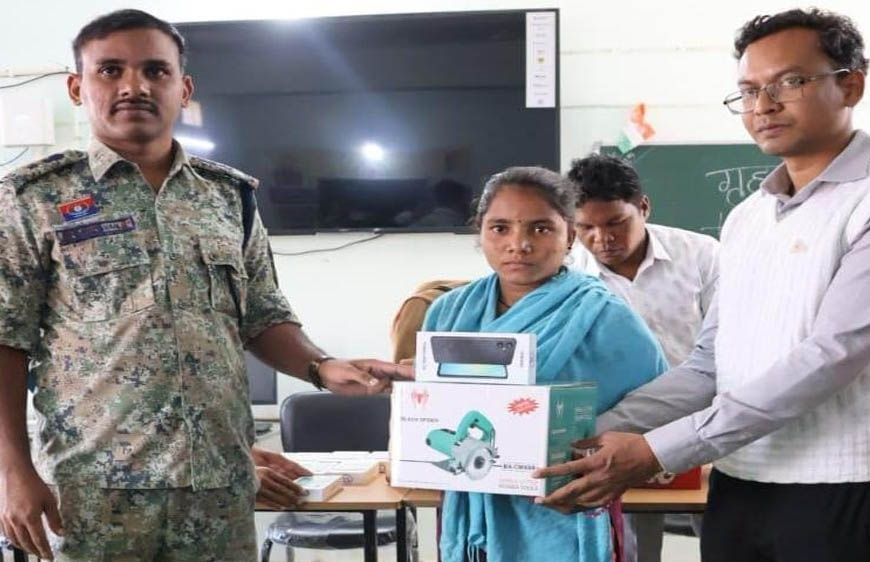 छत्तीसगढ़ की पुनर्वास नीति से सुकमा के माओवादियों को मिला सम्मानजनक नया जीवन