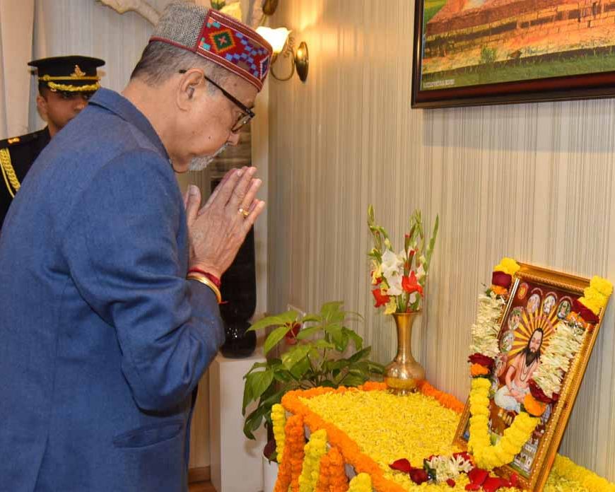राज्यपाल डेका ने संत बाबा गुरु घासीदास जयंती पर पुष्पांजलि अर्पित की