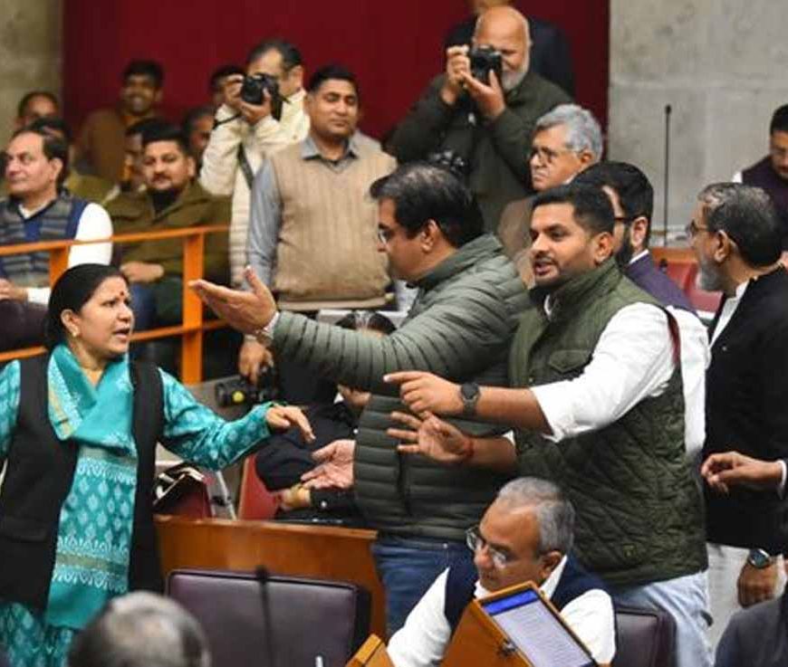 हरियाणा विधानसभा में ‘वंदे मातरम्’ पर सियासी संग्राम, घंटों हंगामे के बाद सीएम हुड्डा की सहमति से थमा विवाद