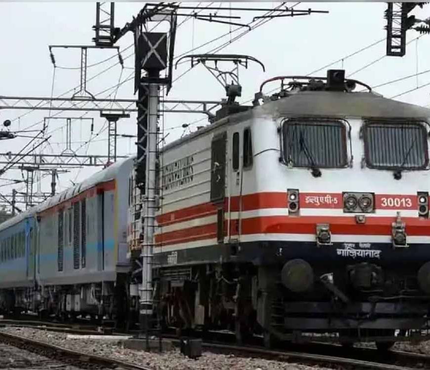 रेल यात्रियों पर महंगाई की मार, रेलवे ने बढ़ाया किराया; स्लीपर से एसी तक जानें नया टिकट रेट