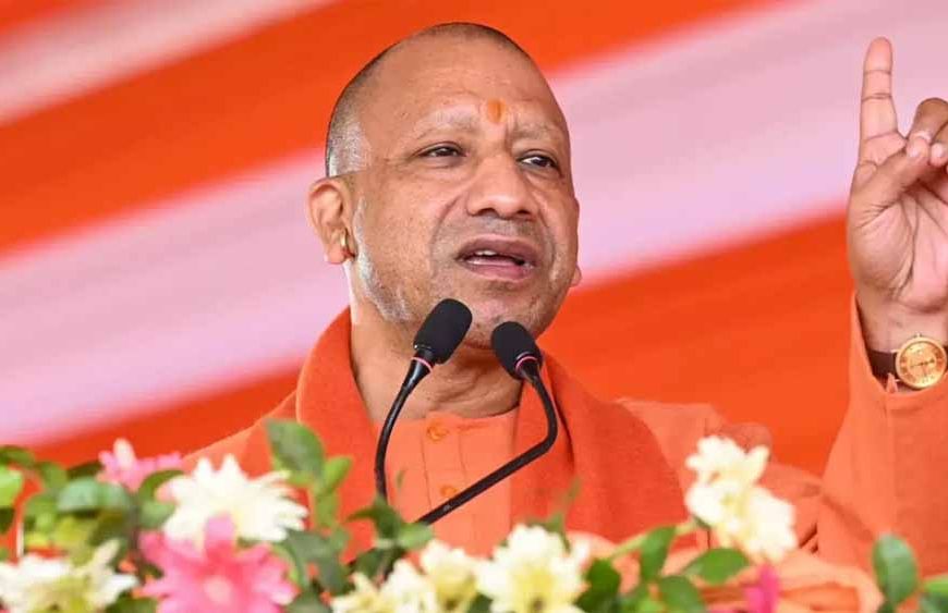 युवा सहकार सम्मेलन:  मुख्यमंत्री ने डीएम वाराणसी व महराजगंज को किया सम्मानित
