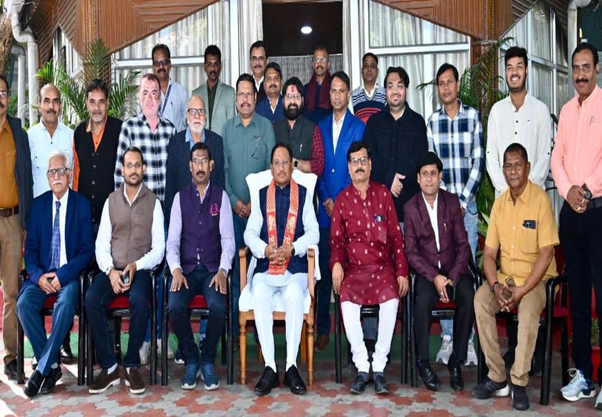 रायपुर : पत्रकारों की लेखनी केवल सूचना का माध्यम ही नहीं, पर्यटन को प्रोत्साहन देने का एक सशक्त साधन भी - मुख्यमंत्री विष्णुदेव साय