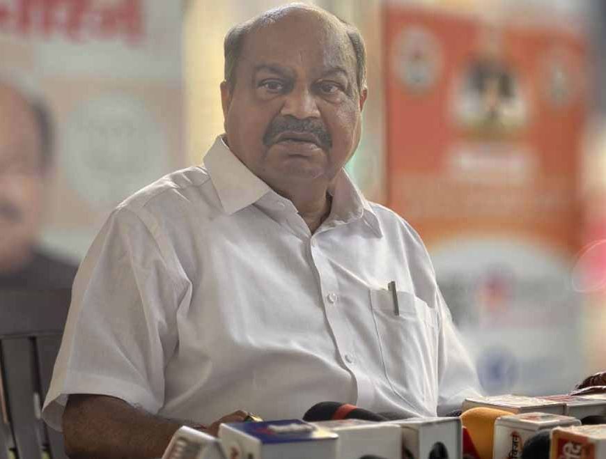 गांधी प्रतिमा के सामने कांग्रेस का प्रदर्शन शर्मनाक: पुरंदर मिश्रा, सोनिया-राहुल पर साधा निशाना