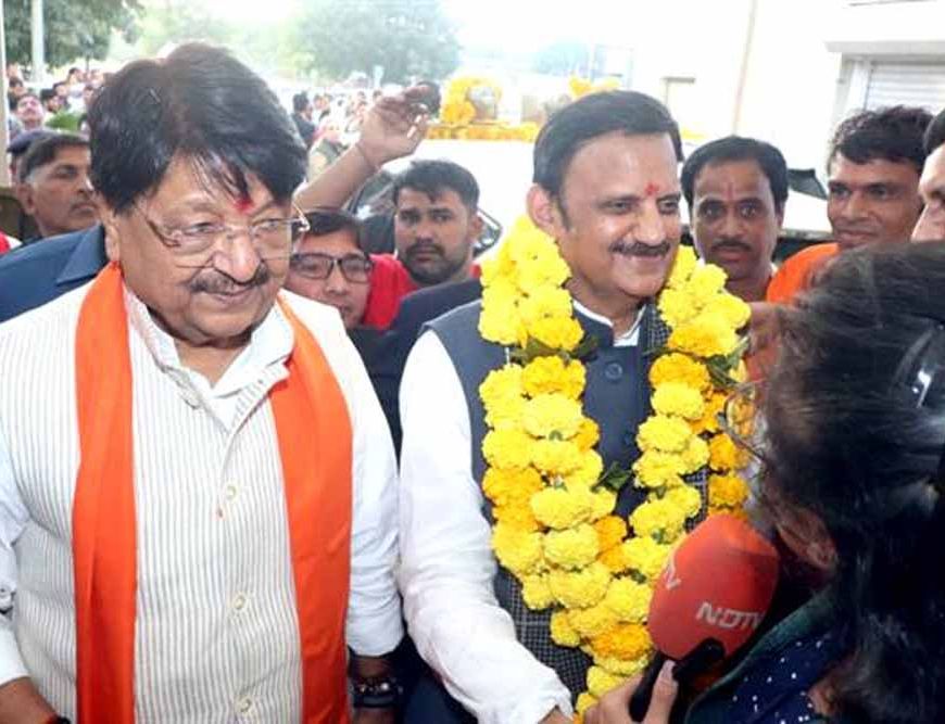 रीवा से पहली फ्लाईट देवी अहिल्या एयरपोर्ट आयी, विंध्य क्षेत्र के नागरिको में खुशी की लहर