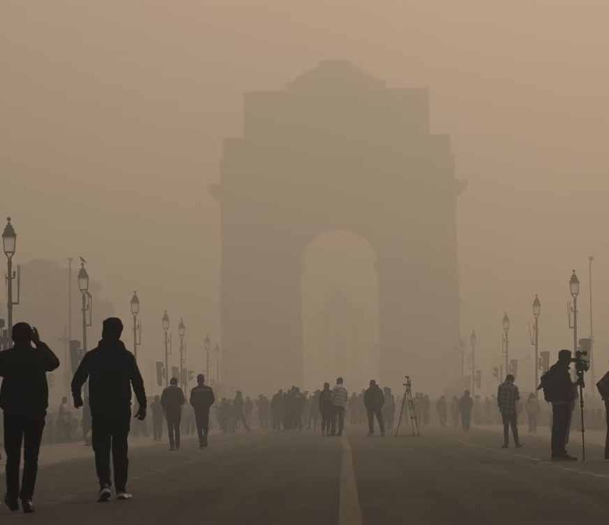 दिल्ली में सर्दी–कोहरे के साथ बढ़ा प्रदूषण का कहर, IMD ने जारी किया येलो अलर्ट
