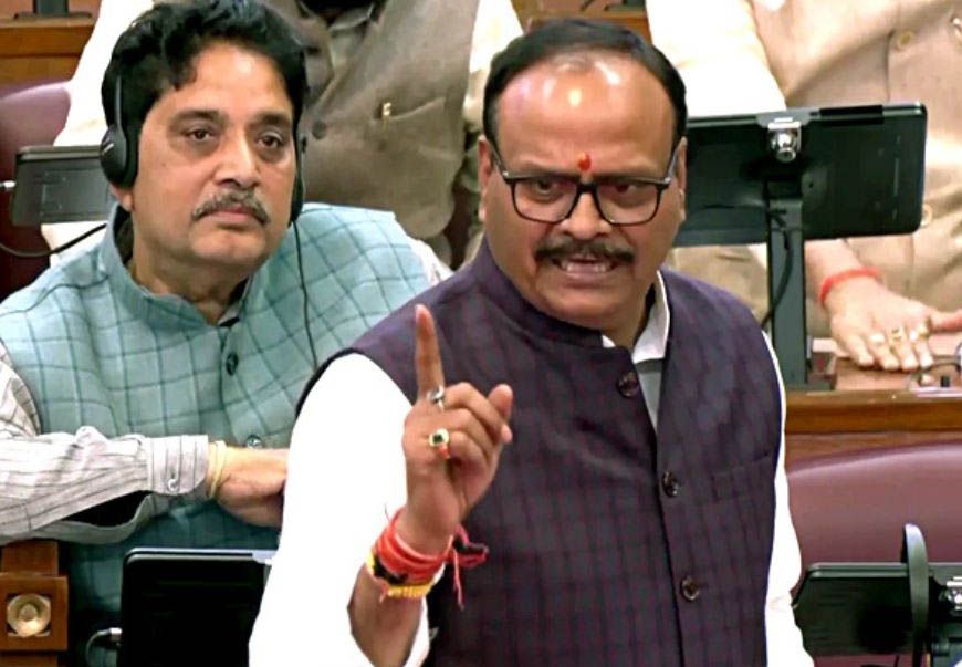डिप्टी CM ब्रजेश पाठक का बयान: सपा सरकार में अस्पतालों की हालत तबेला जैसी थी