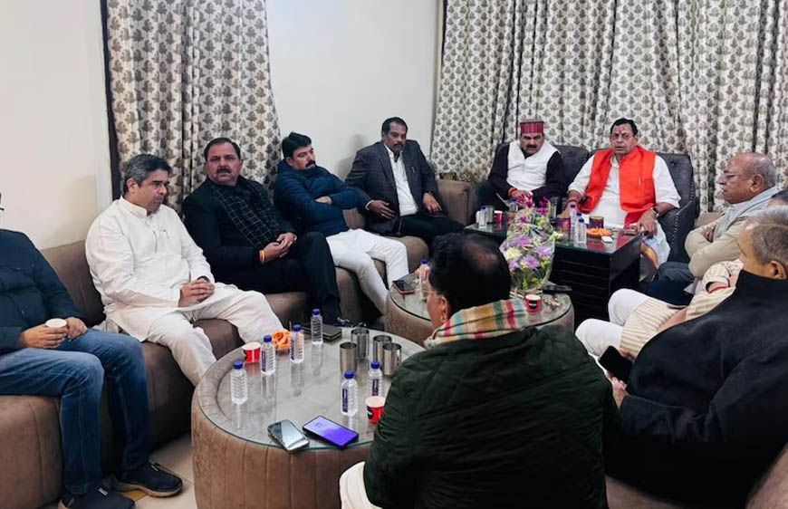 बंद कमरे में 52 ब्राह्मण विधायकों की बैठक, यूपी में सियासी तापमान हुआ गरम