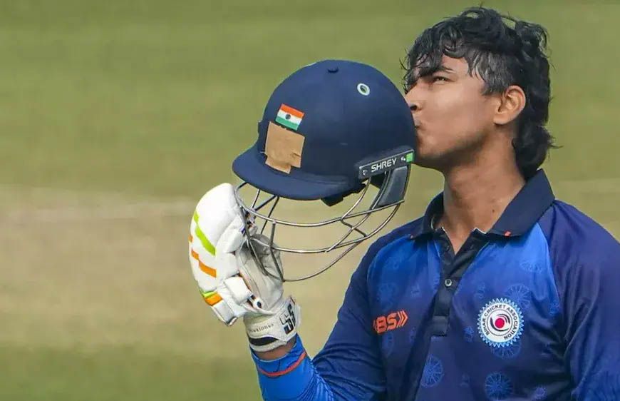 वैभव सूर्यवंशी ने विजय हजारे ट्रॉफी में 36 गेंदों में शतक जड़ा, 10 चौके और 8 छक्के लगाए