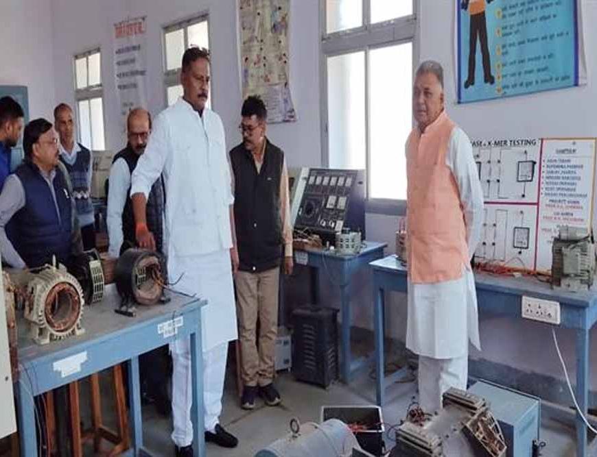 शिक्षा और स्वास्थ्य संस्थानों की हकीकत परखी: मंत्री परमार ने सिवनी में आयुष कार्यालय व कॉलेजों का किया औचक निरीक्षण