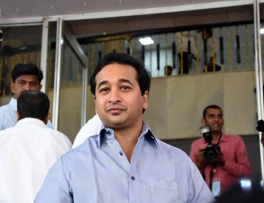 महाराष्ट्र की सियासत में हलचल: कोर्ट में पेश न होने पर कैबिनेट मंत्री नितेश राणे के खिलाफ गैर-जमानती वारंट