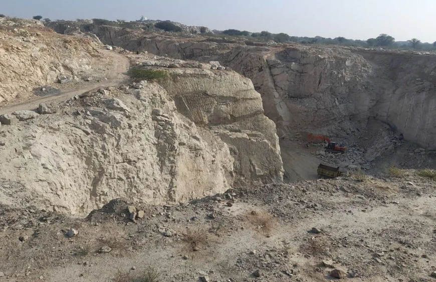 अरावली में माफिया राज, 15 साल में 50 हजार करोड़ का अवैध खनन, पूर्व डीएफओ का चौंकाने वाला खुलासा