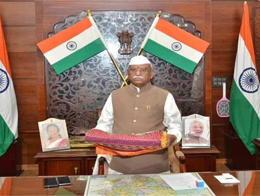 राज्यपाल हरिभाऊ बागडे ने अजमेर में ख्वाजा साहब की दरगाह पर चादर पेश की, अमन-चैन की दुआ