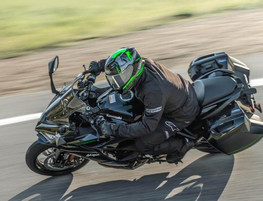 भारत में लॉन्च हुई 2026 Kawasaki Ninja 1100SX, कीमत 14.42 लाख रुपये, जानें फीचर्स